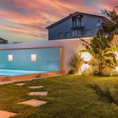Villa Elena Deluxe Mit Whirlpool Und Beheiztem Pool Am Meer Und Wunderschoenen Blick Auf Die Brijuni Inseln Fažana Eksteriør billede