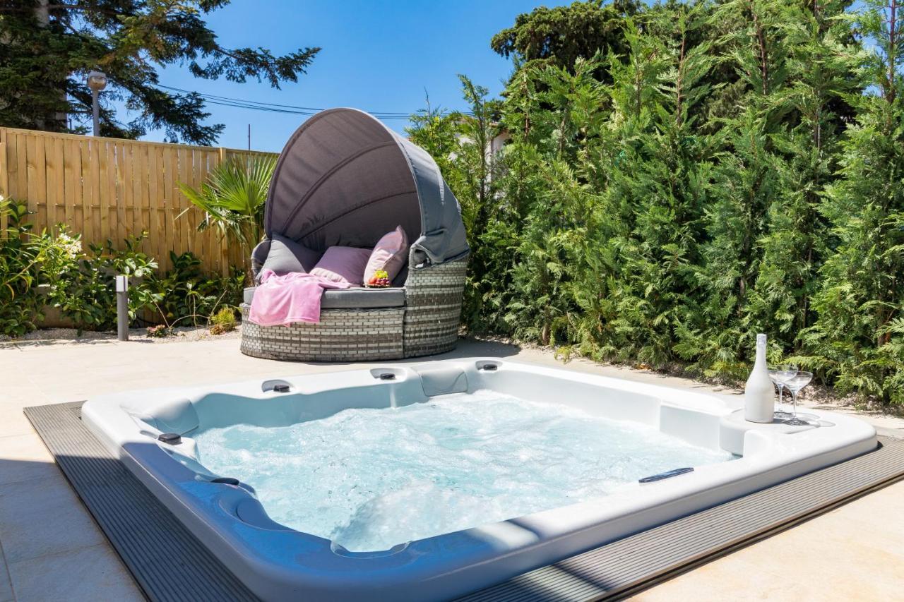 Villa Elena Deluxe Mit Whirlpool Und Beheiztem Pool Am Meer Und Wunderschoenen Blick Auf Die Brijuni Inseln Fažana Eksteriør billede
