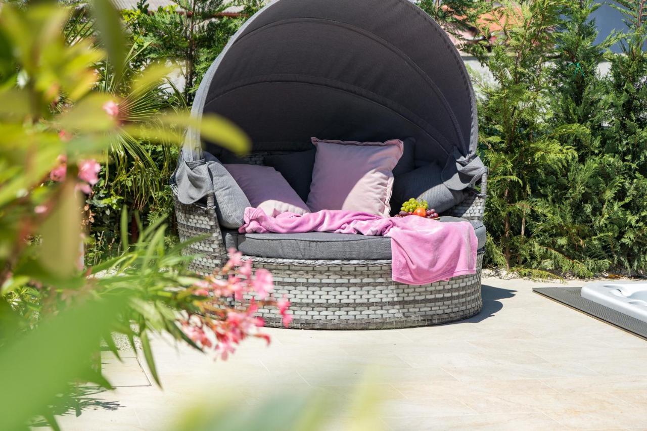 Villa Elena Deluxe Mit Whirlpool Und Beheiztem Pool Am Meer Und Wunderschoenen Blick Auf Die Brijuni Inseln Fažana Eksteriør billede