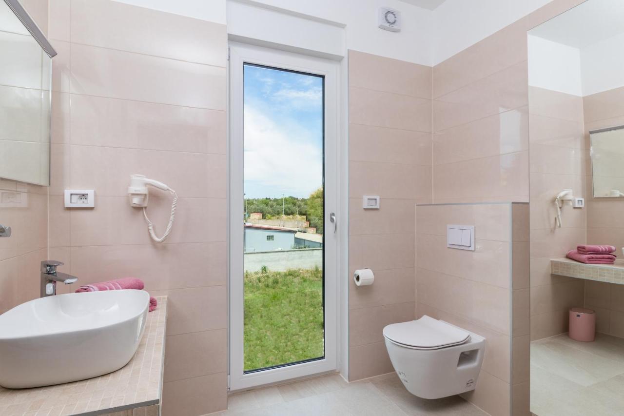 Villa Elena Deluxe Mit Whirlpool Und Beheiztem Pool Am Meer Und Wunderschoenen Blick Auf Die Brijuni Inseln Fažana Eksteriør billede