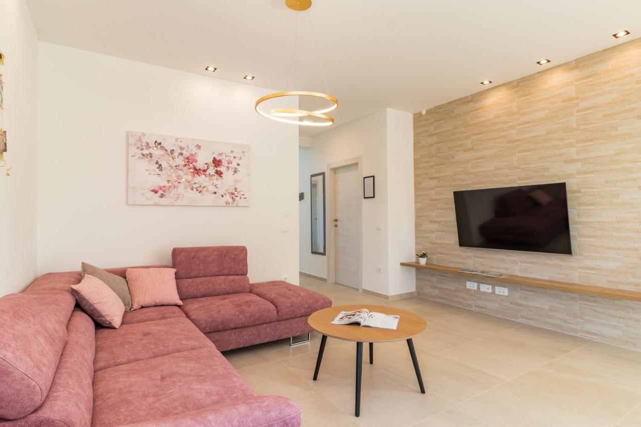 Villa Elena Deluxe Mit Whirlpool Und Beheiztem Pool Am Meer Und Wunderschoenen Blick Auf Die Brijuni Inseln Fažana Eksteriør billede