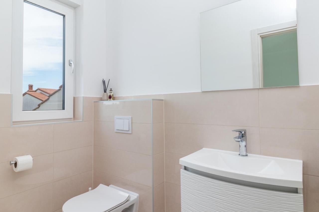 Villa Elena Deluxe Mit Whirlpool Und Beheiztem Pool Am Meer Und Wunderschoenen Blick Auf Die Brijuni Inseln Fažana Eksteriør billede