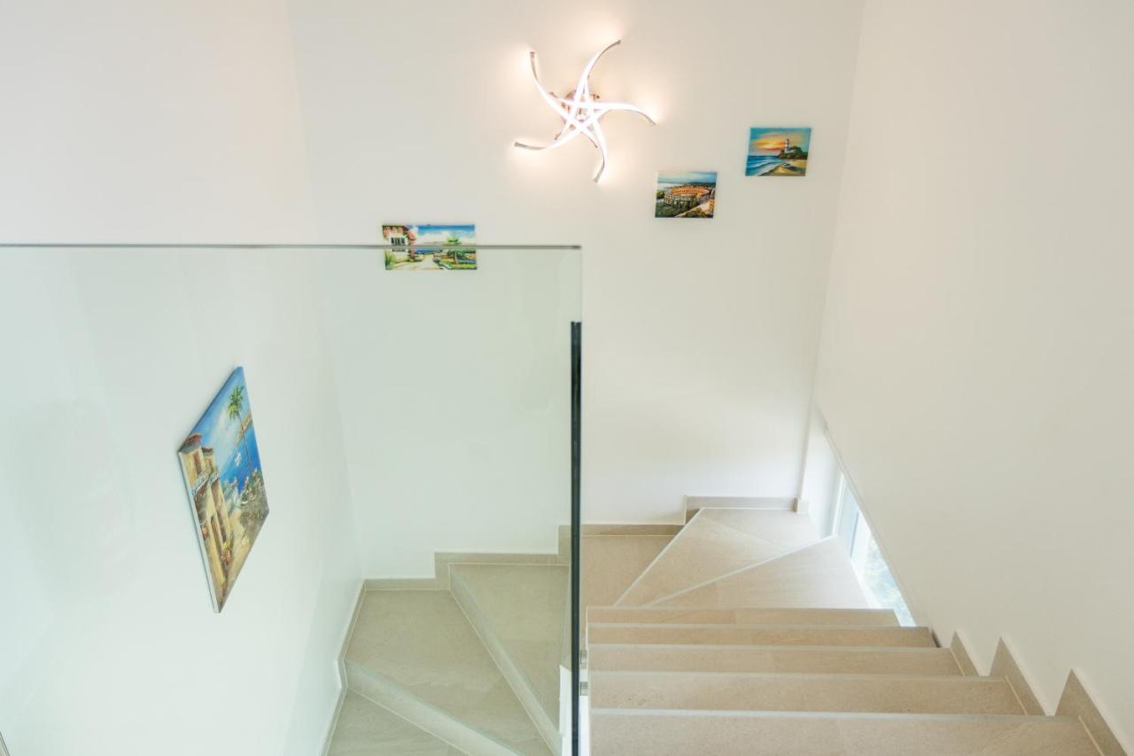 Villa Elena Deluxe Mit Whirlpool Und Beheiztem Pool Am Meer Und Wunderschoenen Blick Auf Die Brijuni Inseln Fažana Eksteriør billede