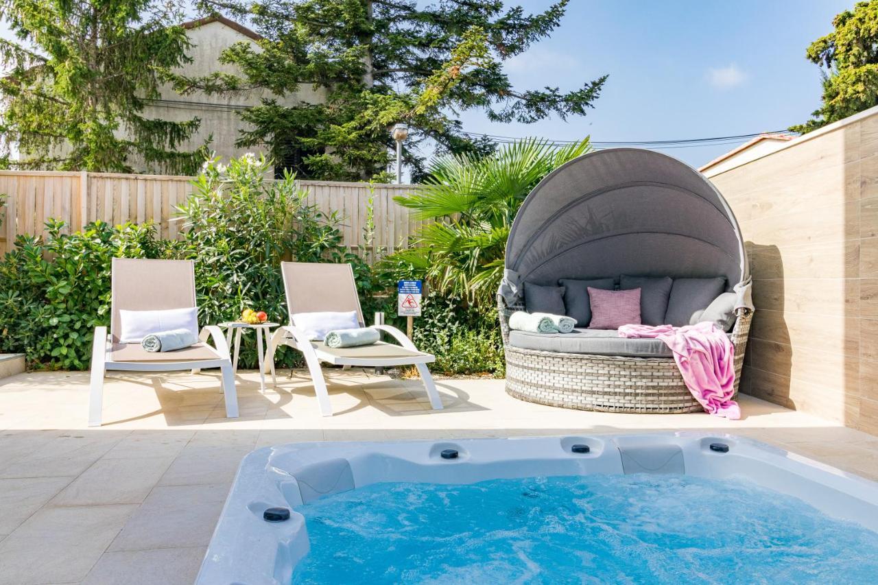 Villa Elena Deluxe Mit Whirlpool Und Beheiztem Pool Am Meer Und Wunderschoenen Blick Auf Die Brijuni Inseln Fažana Eksteriør billede