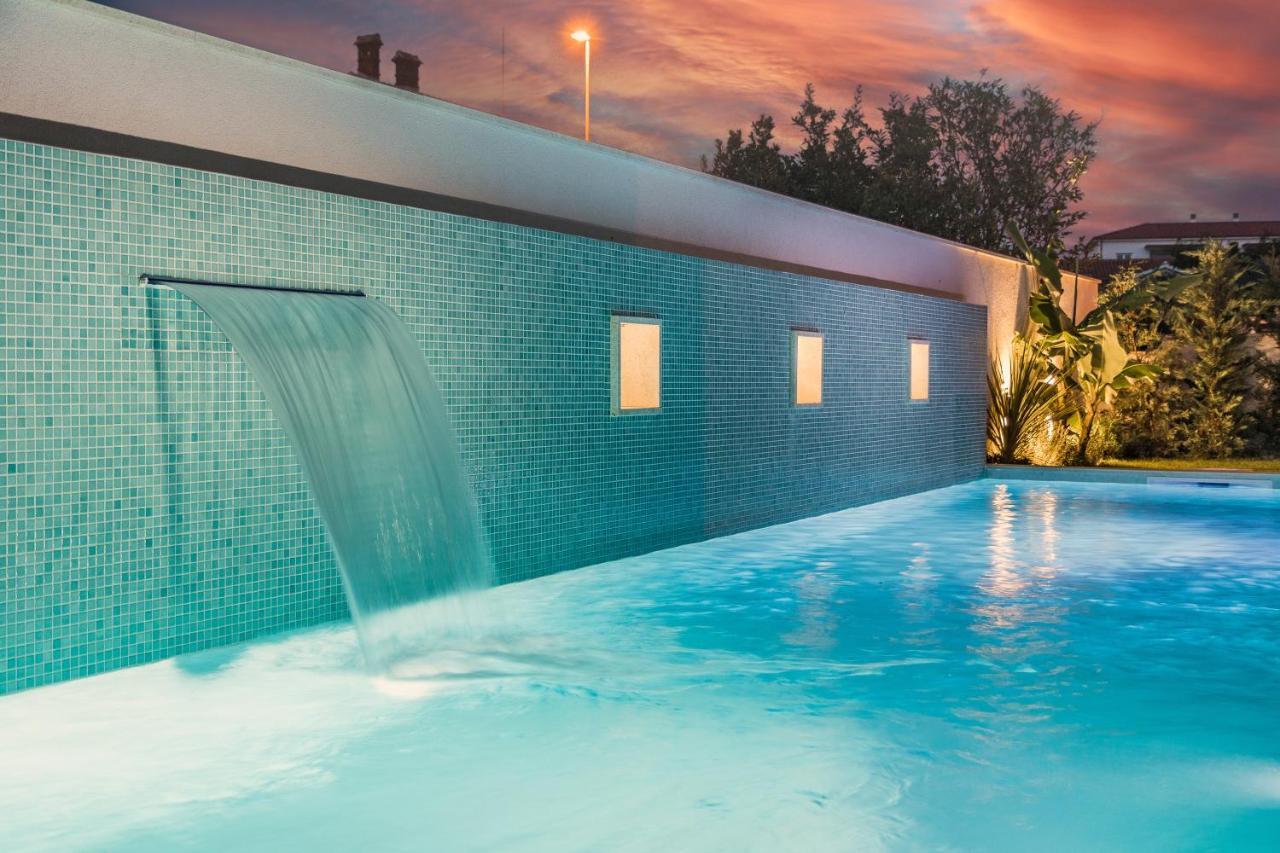Villa Elena Deluxe Mit Whirlpool Und Beheiztem Pool Am Meer Und Wunderschoenen Blick Auf Die Brijuni Inseln Fažana Eksteriør billede