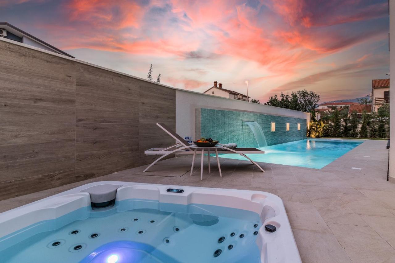 Villa Elena Deluxe Mit Whirlpool Und Beheiztem Pool Am Meer Und Wunderschoenen Blick Auf Die Brijuni Inseln Fažana Eksteriør billede