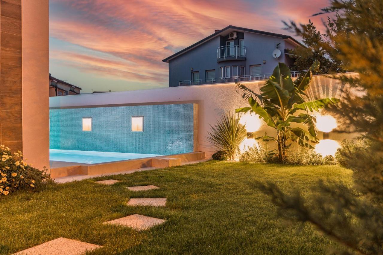 Villa Elena Deluxe Mit Whirlpool Und Beheiztem Pool Am Meer Und Wunderschoenen Blick Auf Die Brijuni Inseln Fažana Eksteriør billede