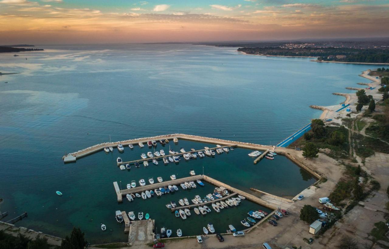 Villa Elena Deluxe Mit Whirlpool Und Beheiztem Pool Am Meer Und Wunderschoenen Blick Auf Die Brijuni Inseln Fažana Eksteriør billede