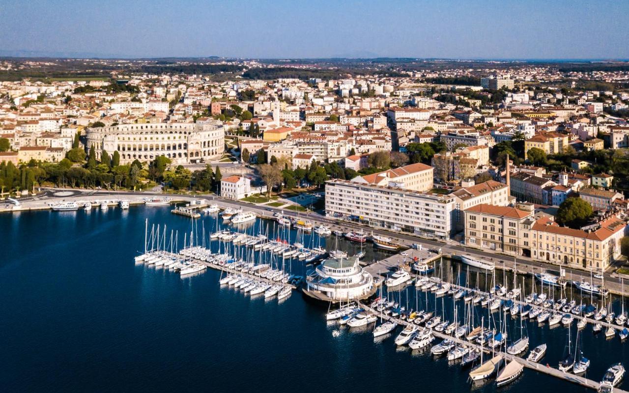 Villa Elena Deluxe Mit Whirlpool Und Beheiztem Pool Am Meer Und Wunderschoenen Blick Auf Die Brijuni Inseln Fažana Eksteriør billede